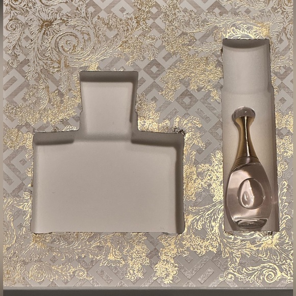 Christian Dior Mini J’adore Perfume & Gift Box - Picture 4 of 6